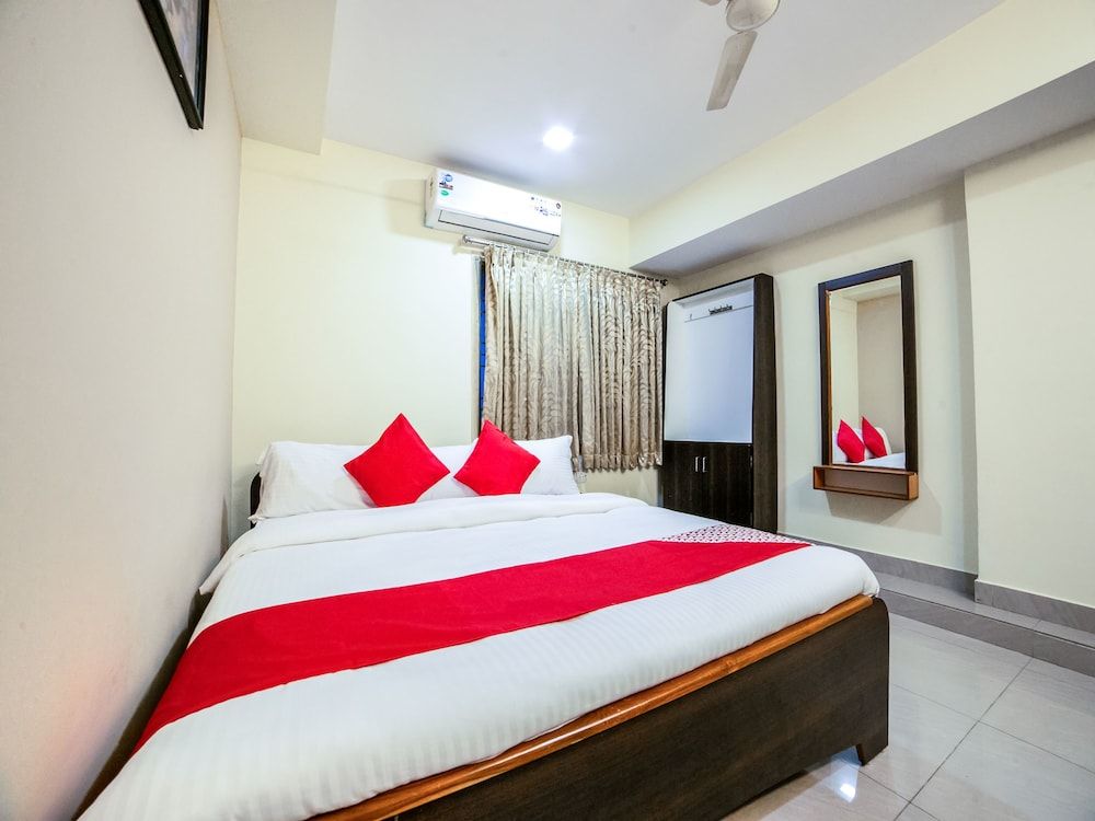 OYO 14506 Lalitha Convention Double or Twin Room 2