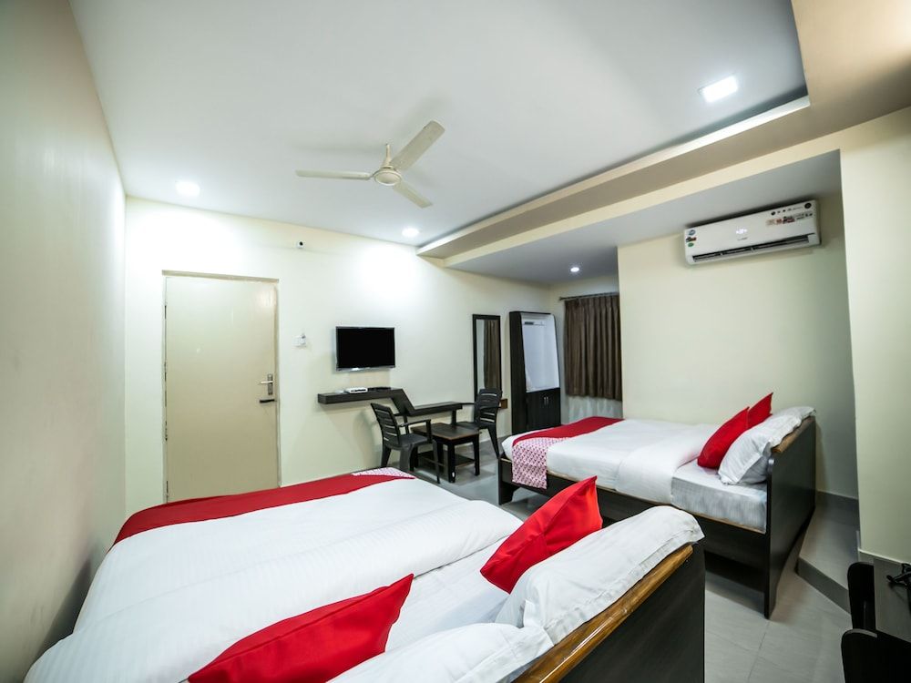 OYO 14506 Lalitha Convention Deluxe Double or Twin Room