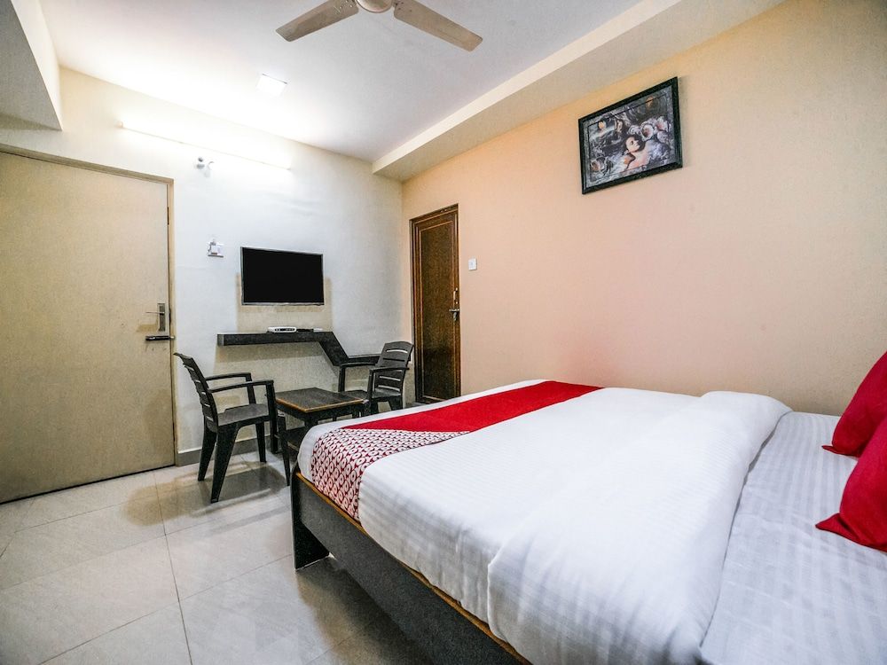 OYO 14506 Lalitha Convention Double or Twin Room 17