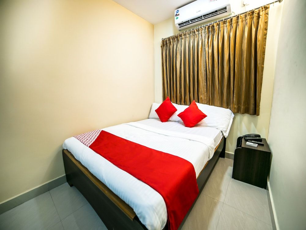 OYO 14506 Lalitha Convention Double or Twin Room 12