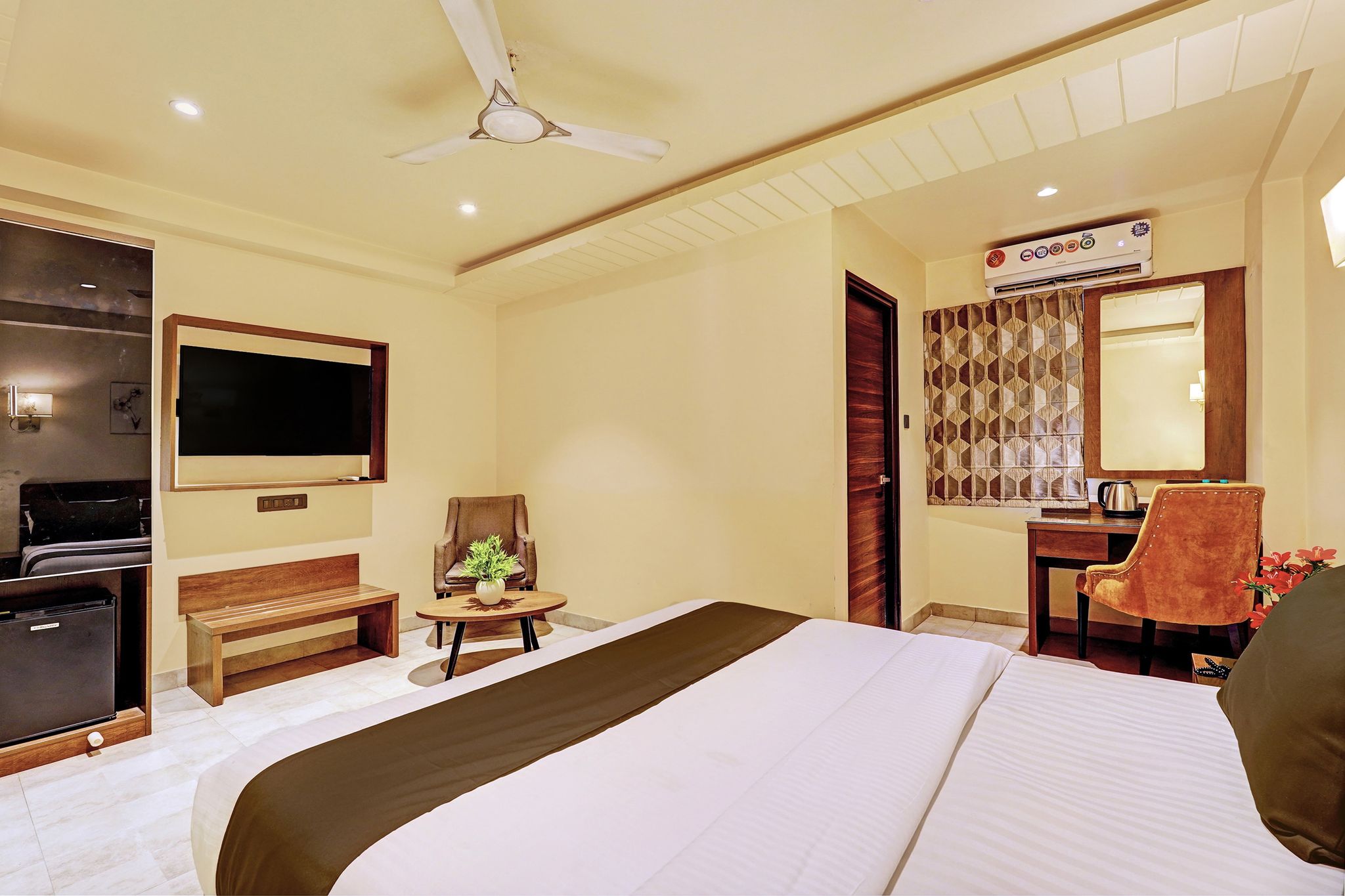 Super Townhouse OAK Clove Boutique Hotel Rajaji Nagar Near Lulu Mall Bengaluru Deluxe Room 8