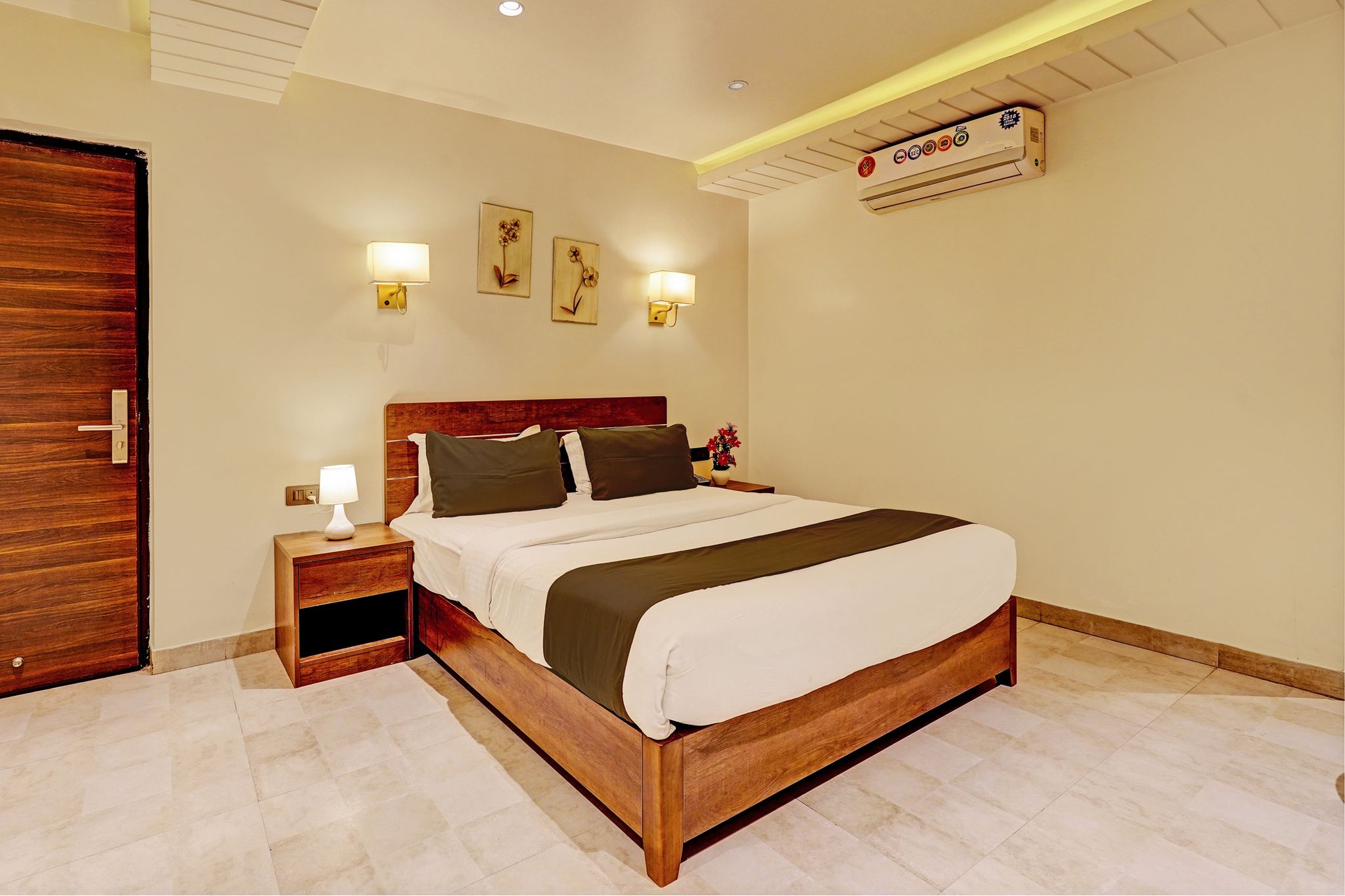 Super Townhouse OAK Clove Boutique Hotel Rajaji Nagar Near Lulu Mall Bengaluru Deluxe Room 13