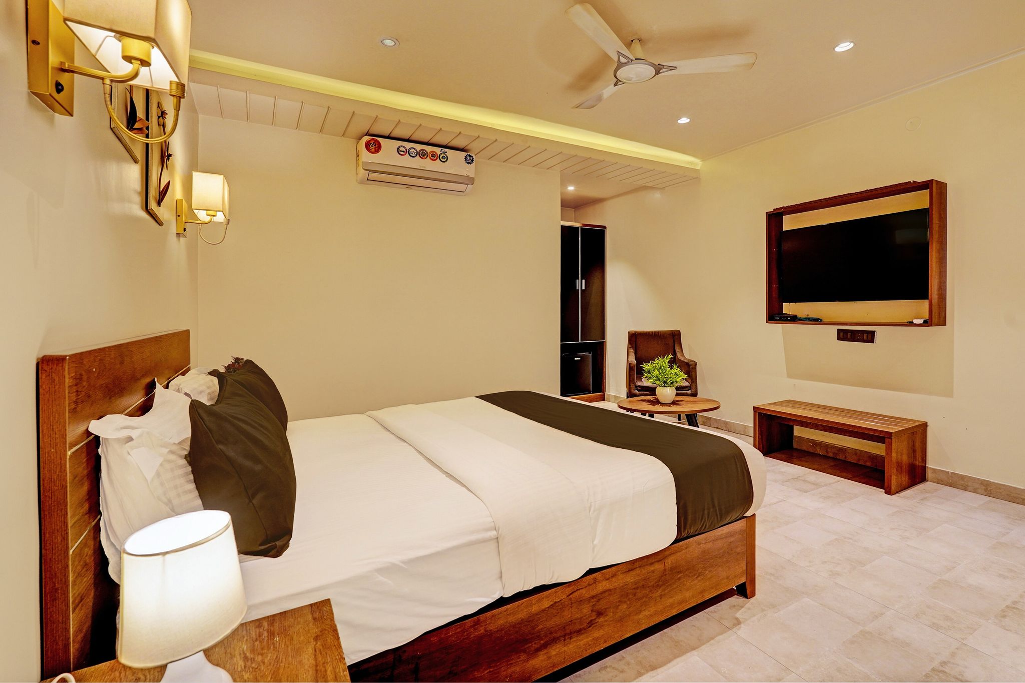 Super Townhouse OAK Clove Boutique Hotel Rajaji Nagar Near Lulu Mall Bengaluru Deluxe Room 15