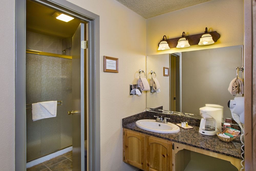 undefined Tahoe Lakeshore Lodge & Spa 8
