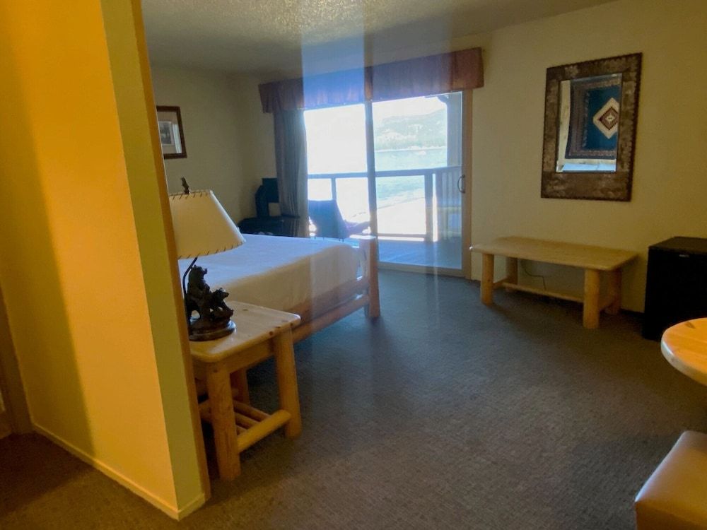 Tahoe Lakeshore Lodge & Spa Basic Room 2
