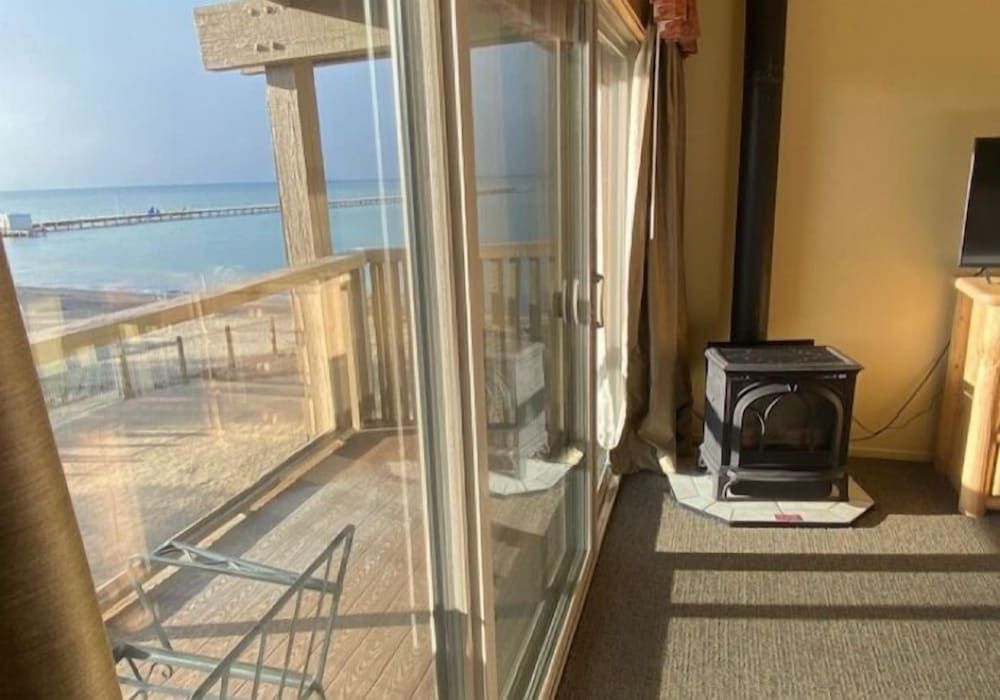 Tahoe Lakeshore Lodge & Spa Basic Room 3