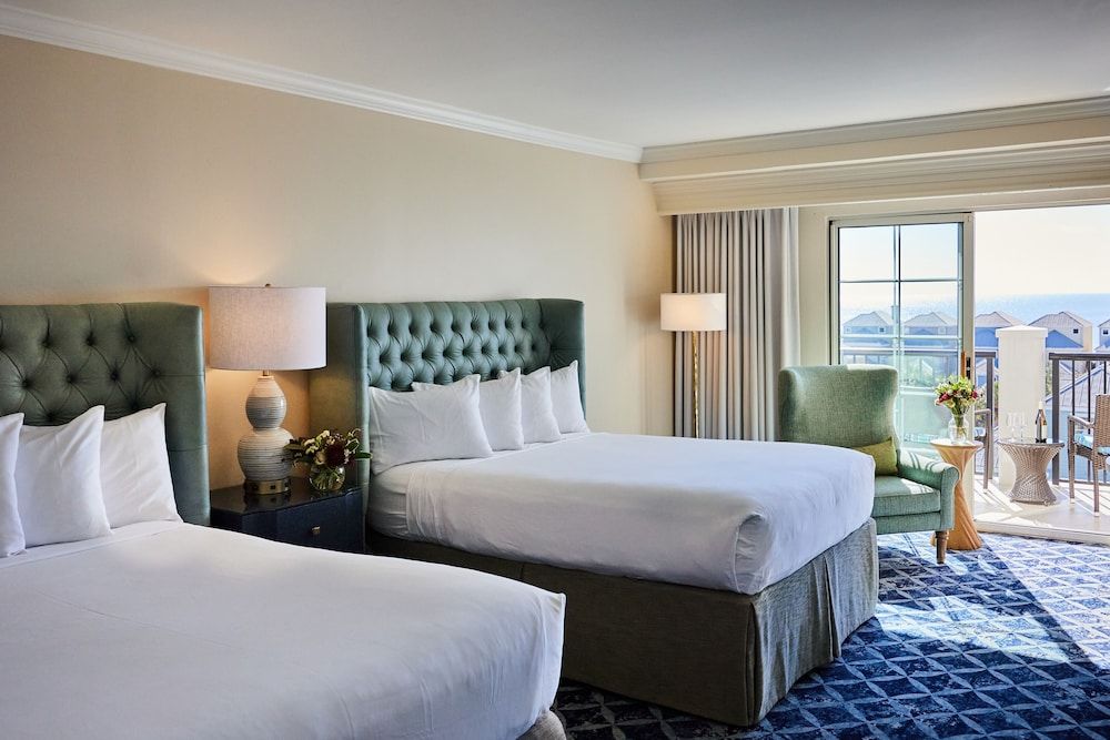Room, 2 Queen Beds, Pool View (Boardwalk Inn)