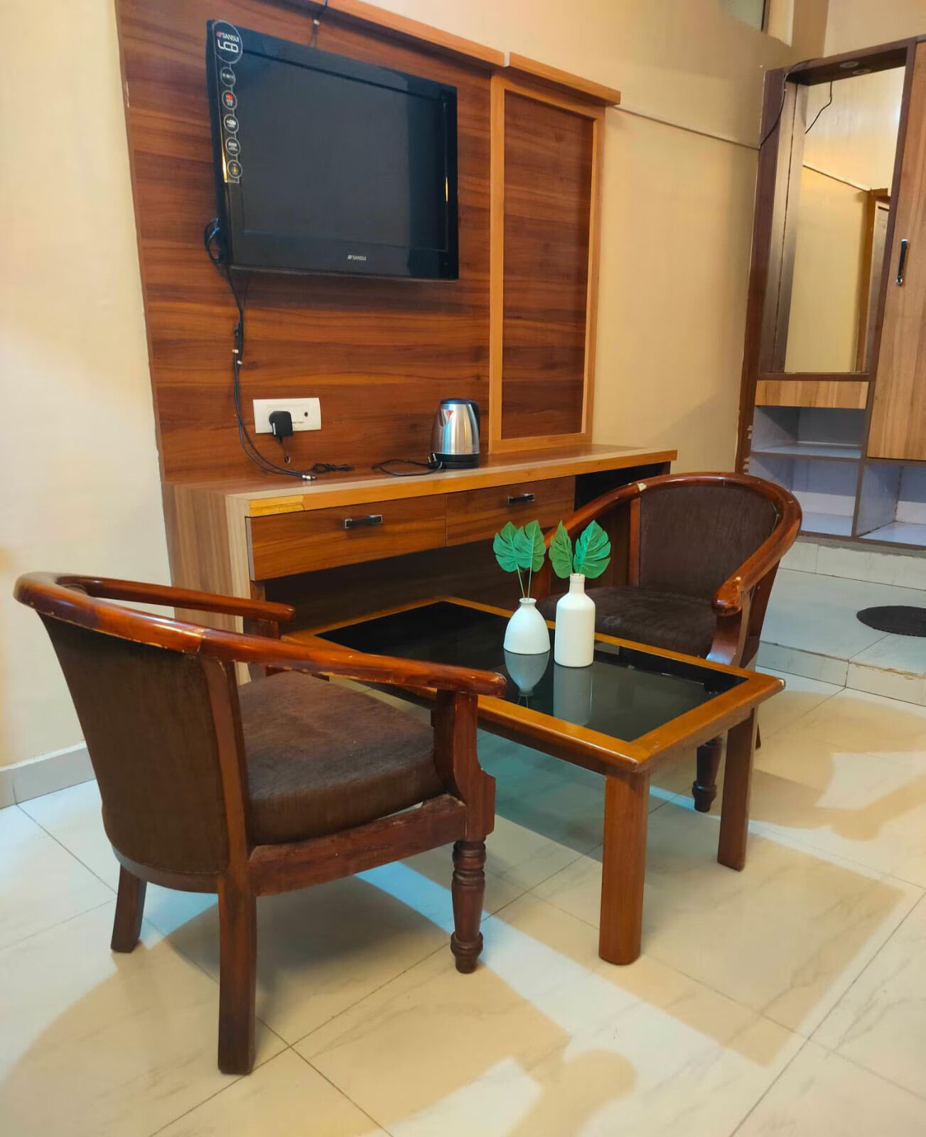 undefined Hotel Pacific Inn 8