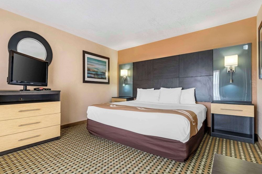 Quality Inn Amarillo West near Medical Center Standard Room, 1 King Bed, Non Smoking 2