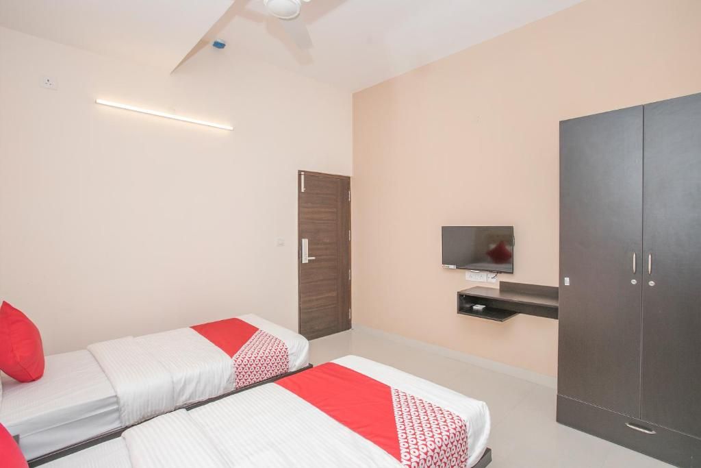 Vaccinated Staff - Capital O 12543 Three Square Classic Room 6