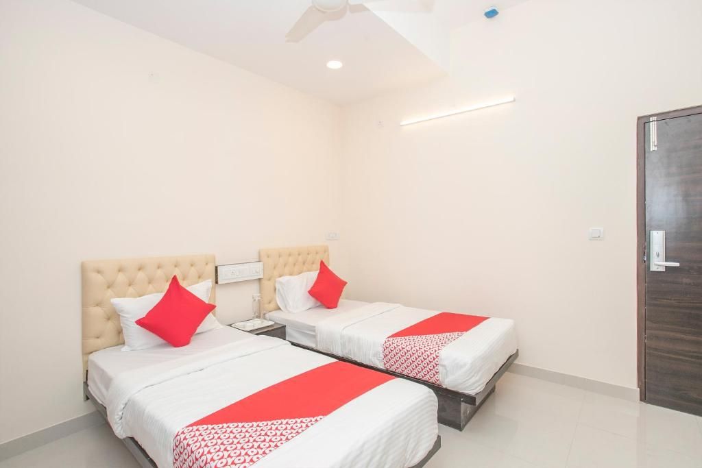 Vaccinated Staff - Capital O 12543 Three Square Classic Room 7