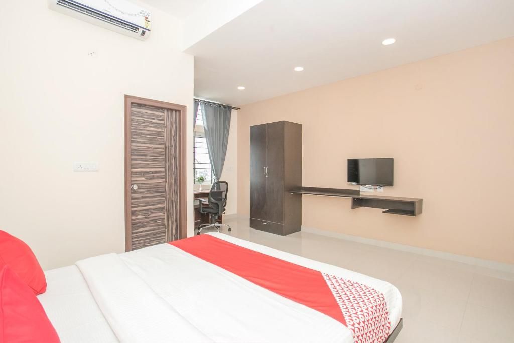 Vaccinated Staff - Capital O 12543 Three Square Classic Room 8