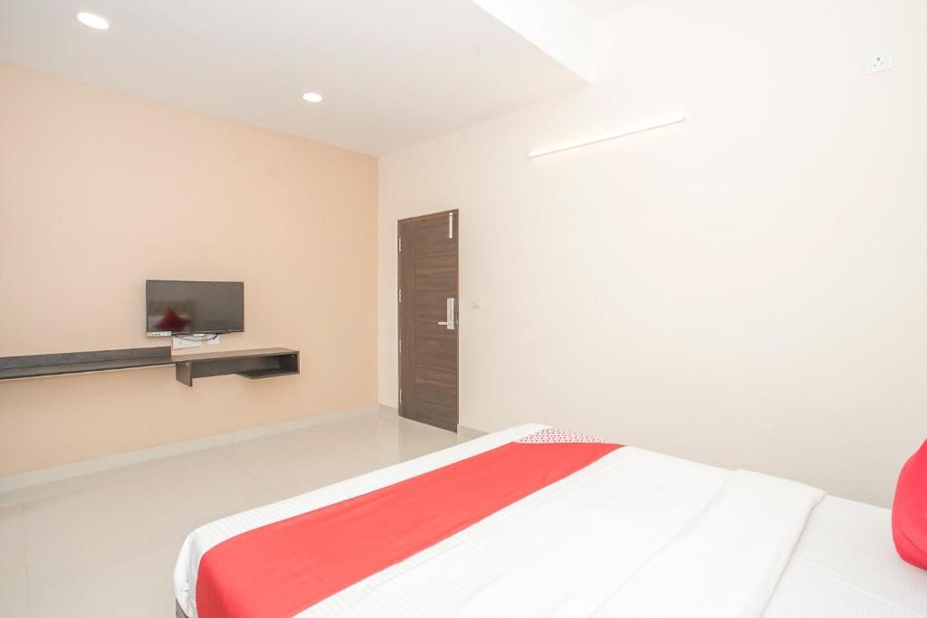 Vaccinated Staff - Capital O 12543 Three Square Classic Room 9