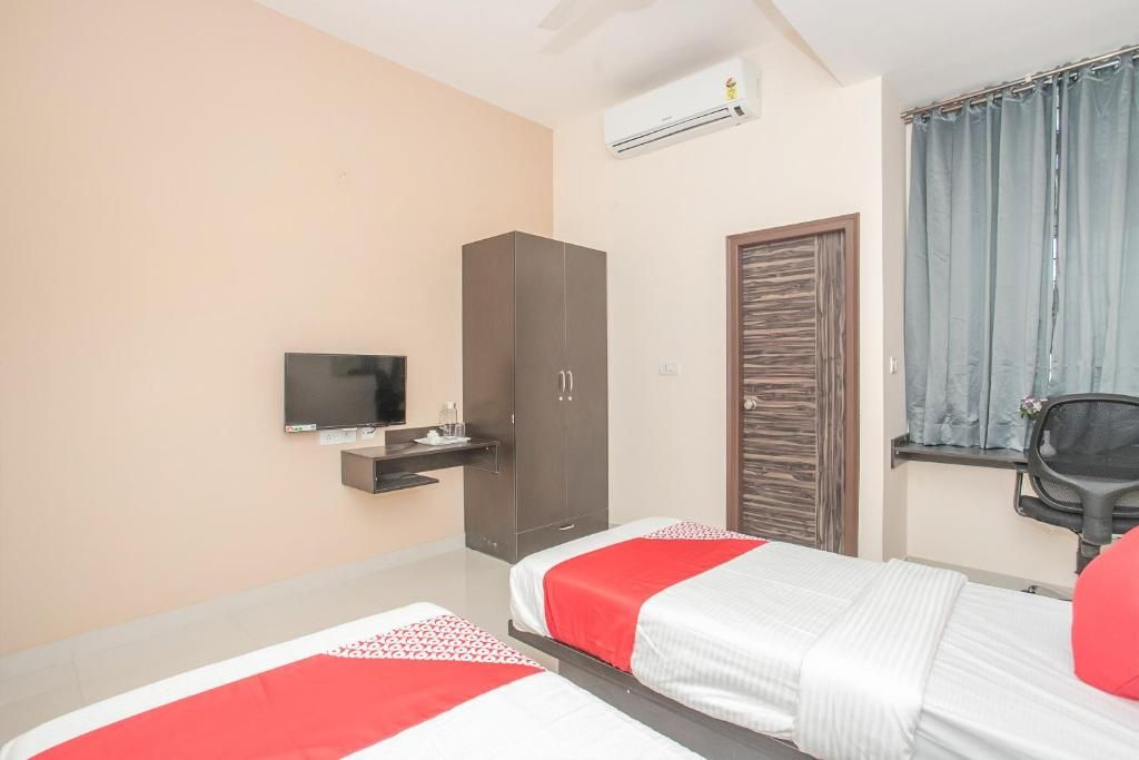 Vaccinated Staff - Capital O 12543 Three Square Classic Room 12