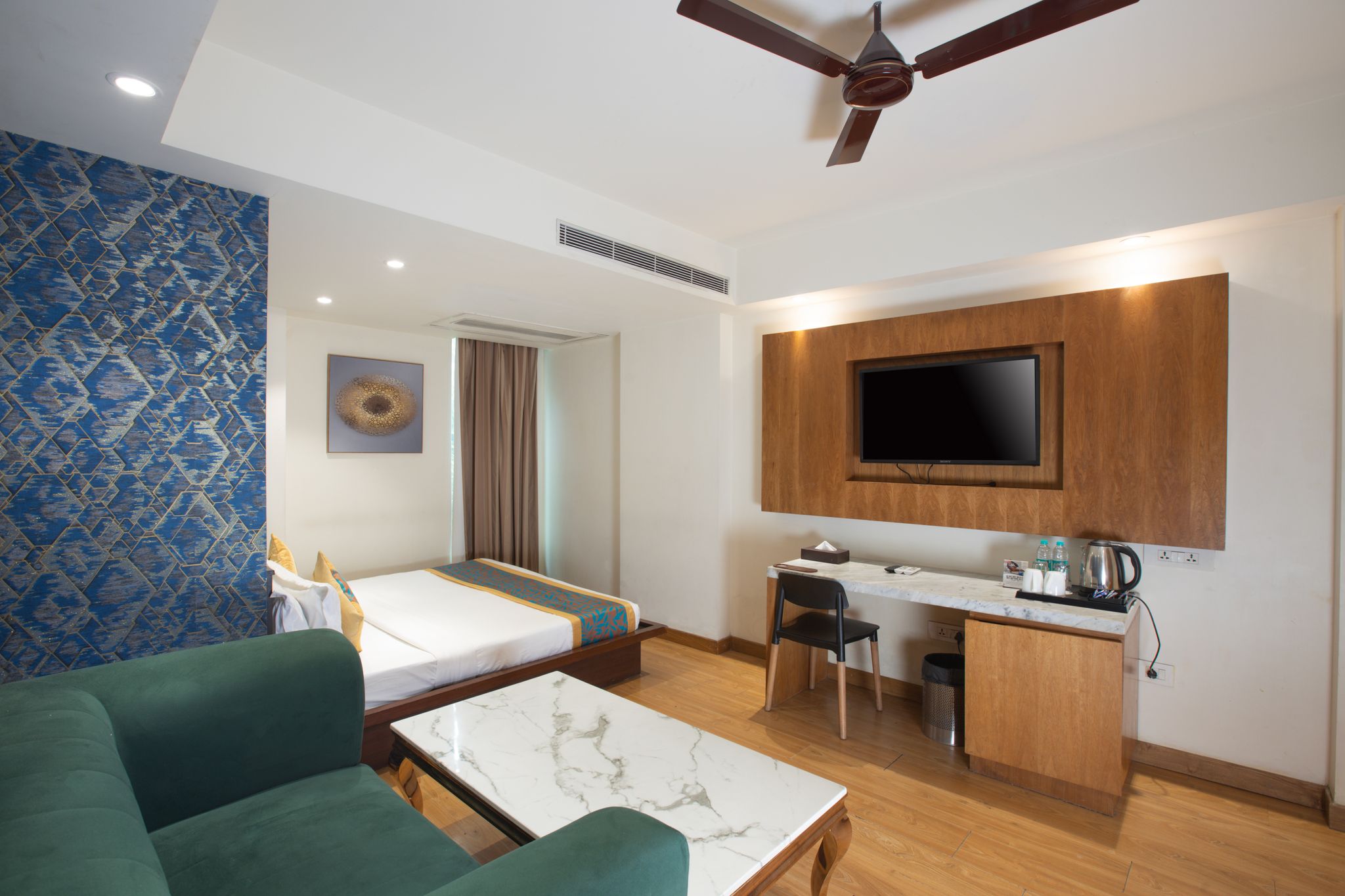 The Orion Plaza - Nehru Place Family Suite