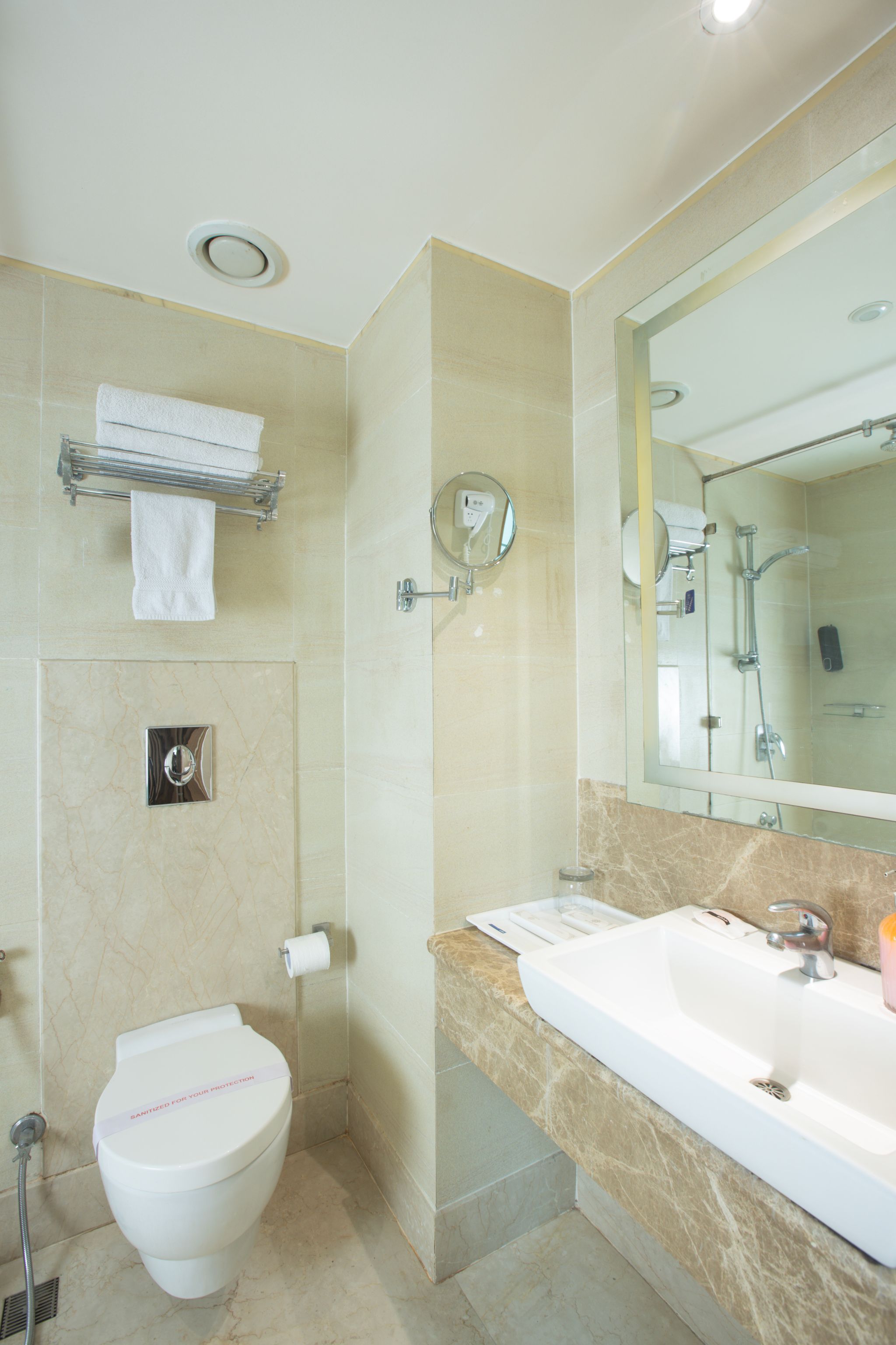 The Orion Plaza - Nehru Place Premium Double or Twin Room 8