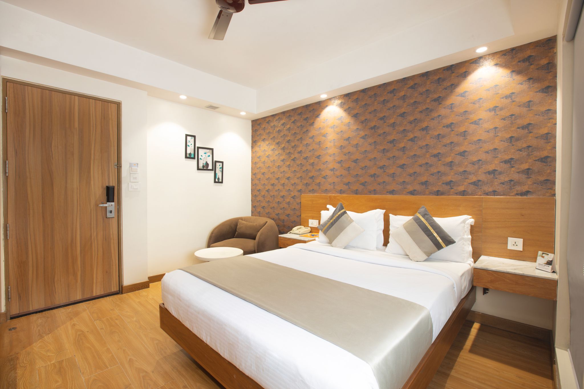 The Orion Plaza - Nehru Place Premium Double or Twin Room