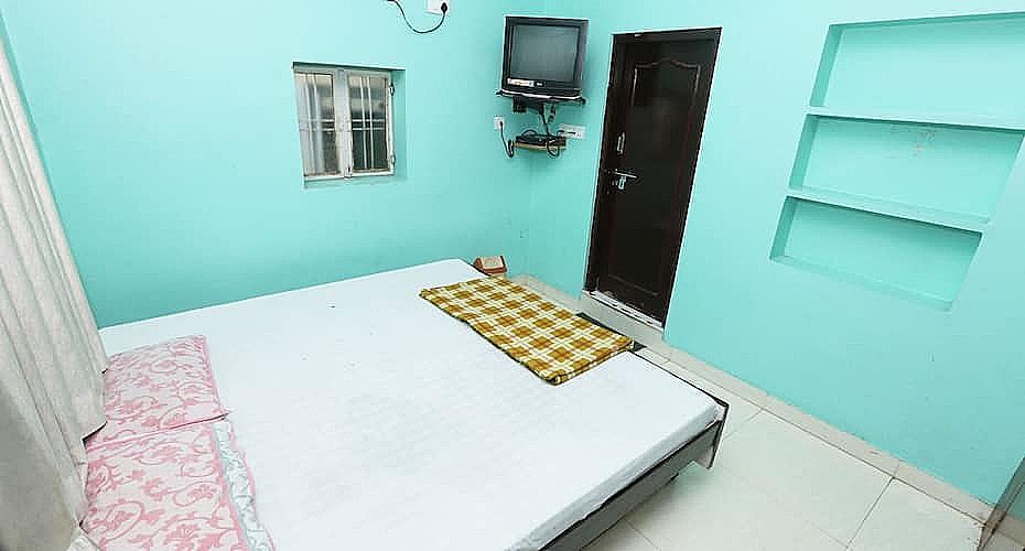 Hotel Aarjee Crescent Deluxe Room AC 3