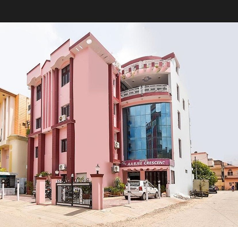 Hotel Aarjee Crescent