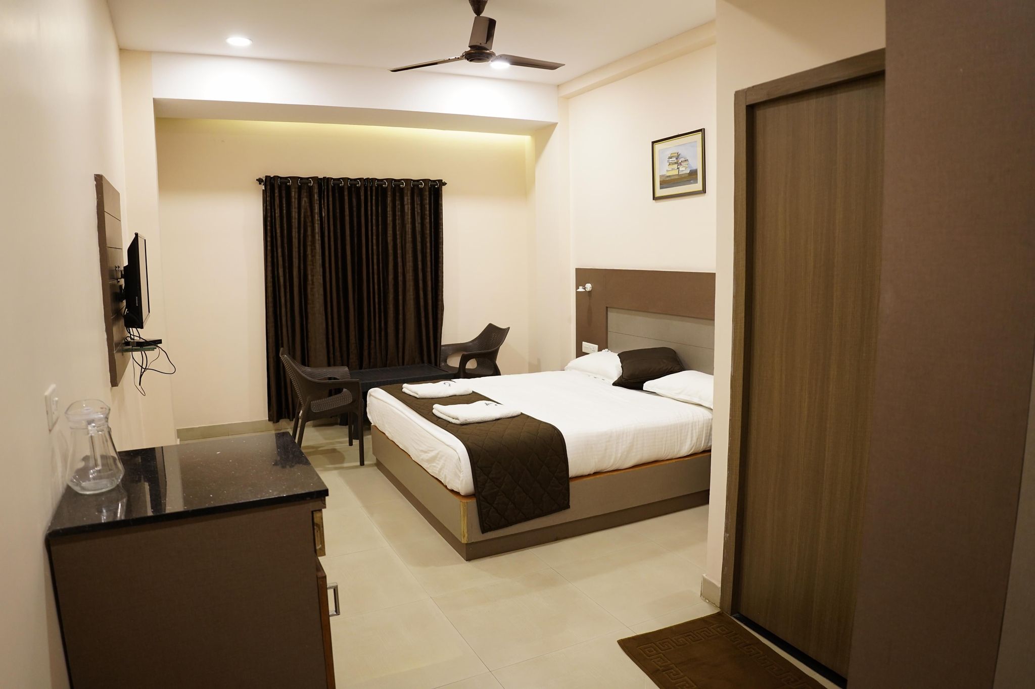 Hotel De Lamour Semi Deluxe Room 3