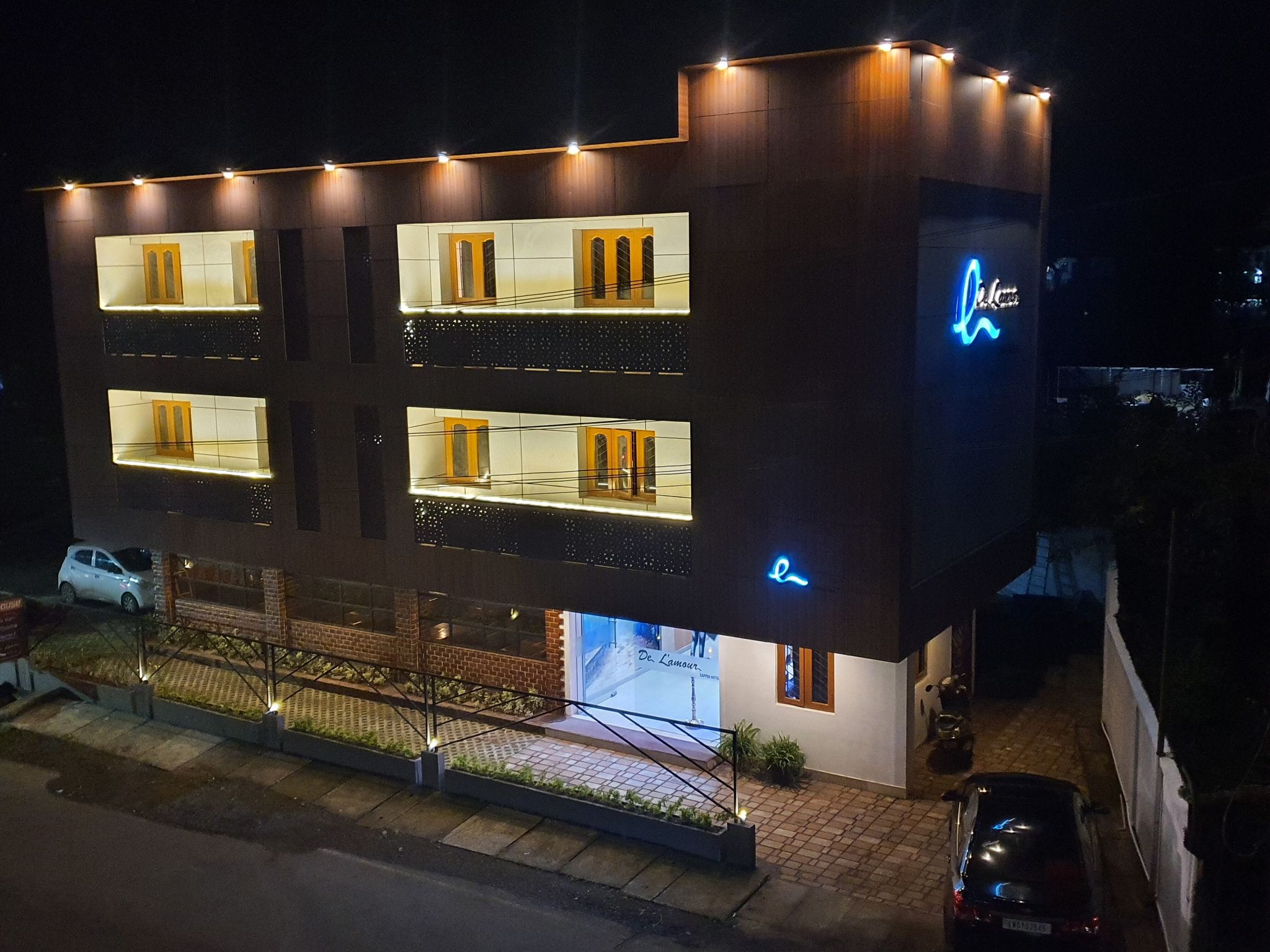 undefined Hotel De Lamour 5