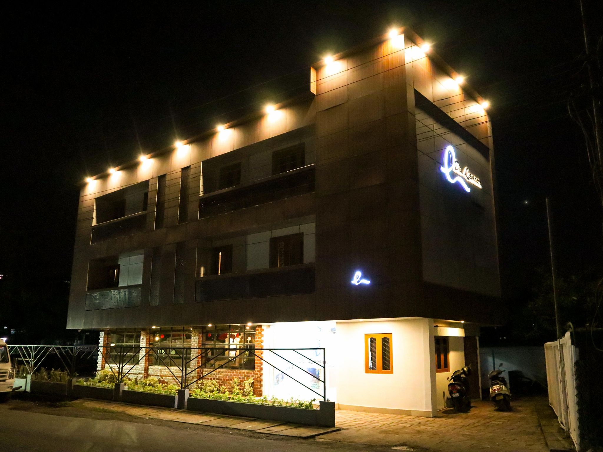 undefined Hotel De Lamour 7