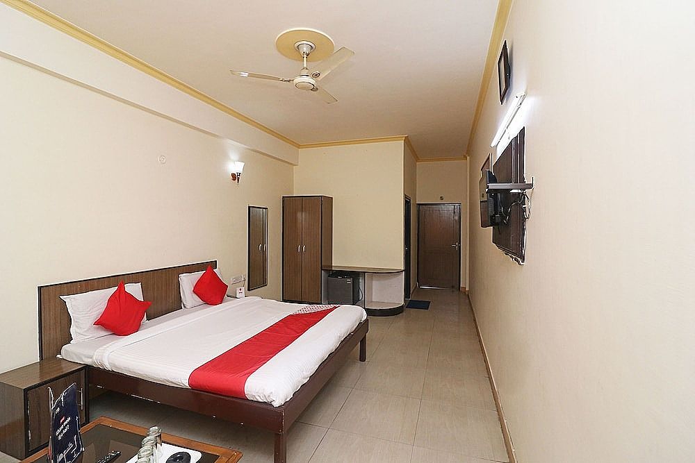 OYO 24951 Vaibhav Palace Double or Twin Room