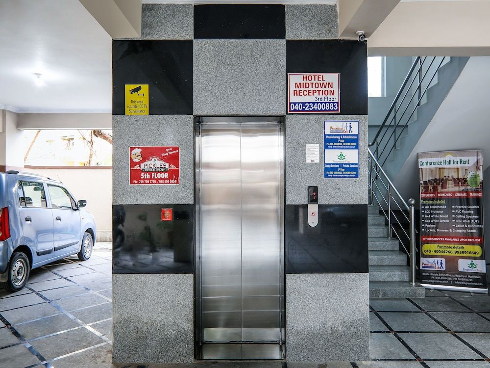 undefined OYO 15928 Hotel Midtown 4