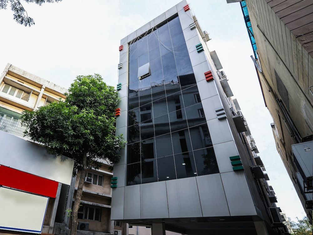 undefined OYO 15928 Hotel Midtown