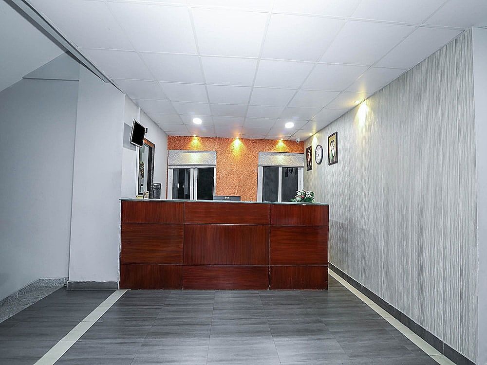 undefined OYO 15928 Hotel Midtown 2