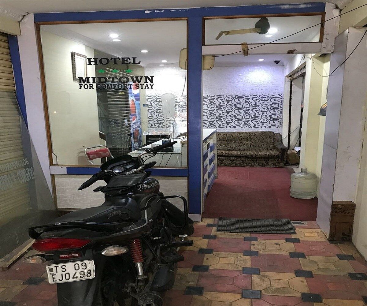 undefined OYO 15928 Hotel Midtown 6