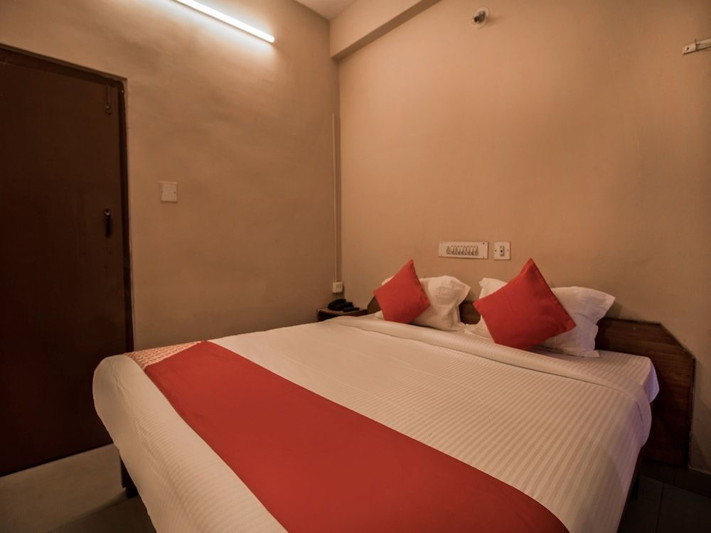 OYO 14788 Sri Srinivasa residency Deluxe Double or Twin Room 7