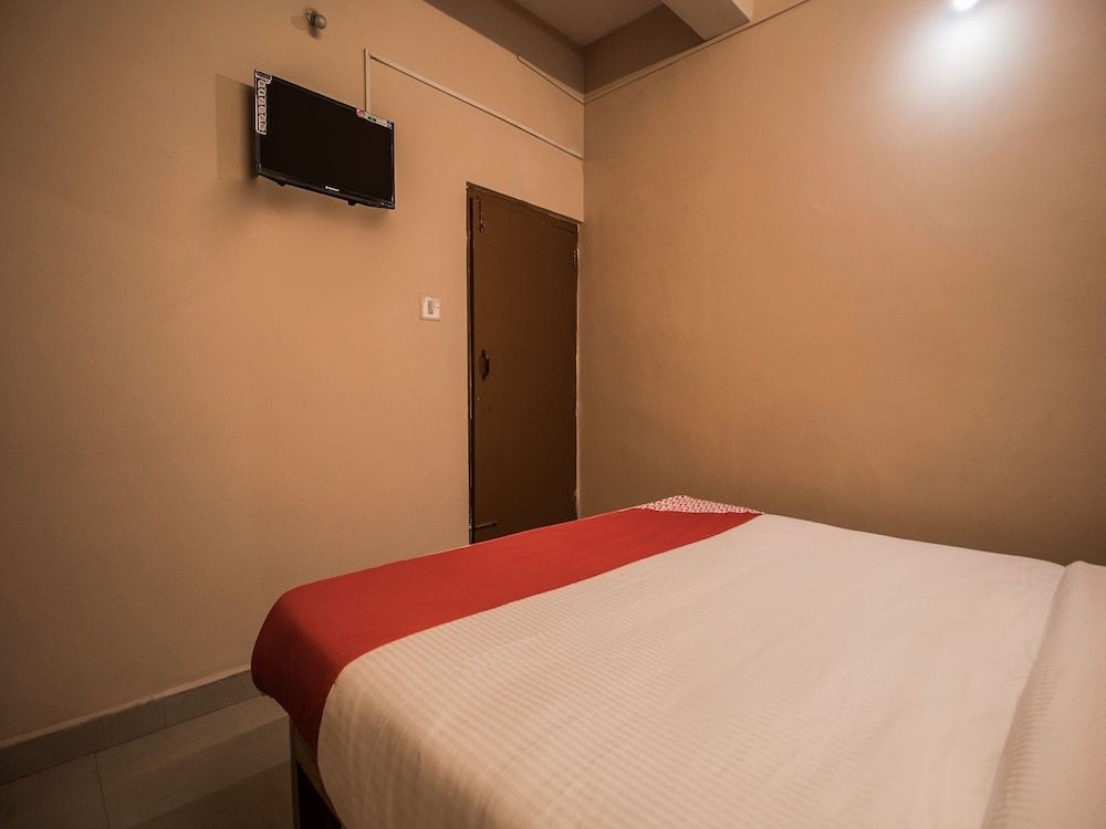 OYO 14788 Sri Srinivasa residency Deluxe Double or Twin Room 8
