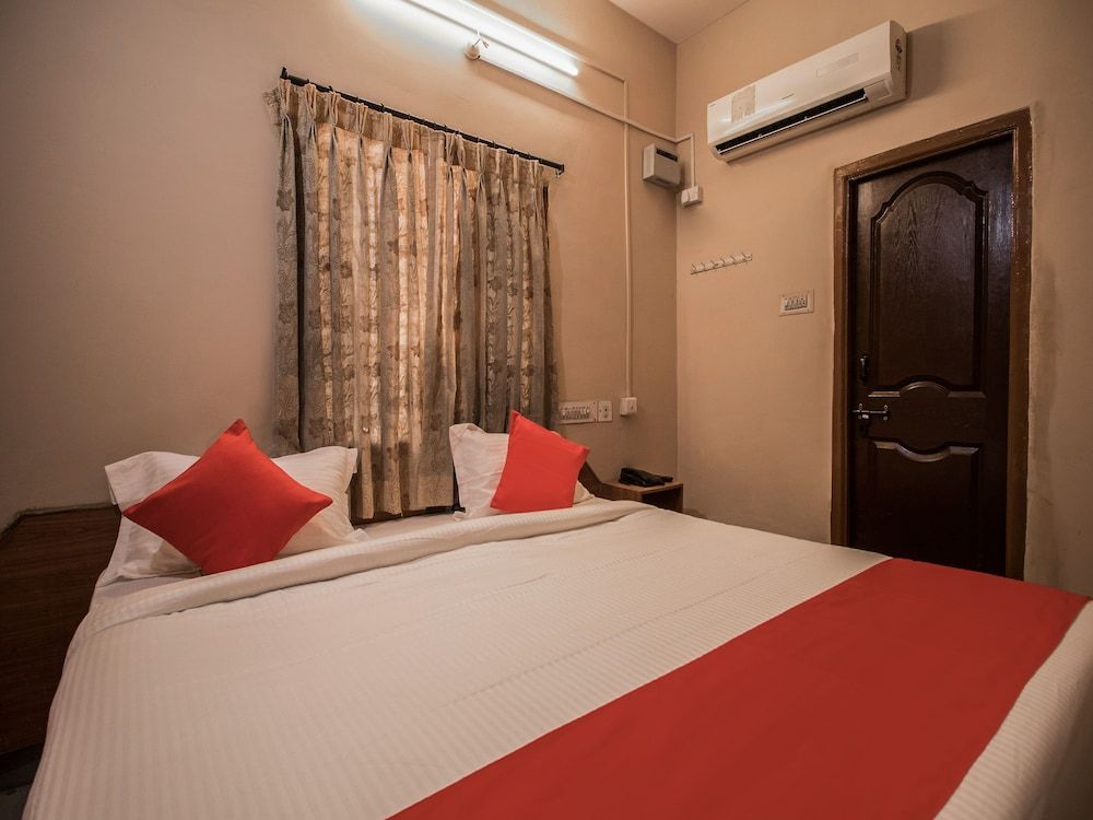 OYO 14788 Sri Srinivasa residency Deluxe Double or Twin Room 5