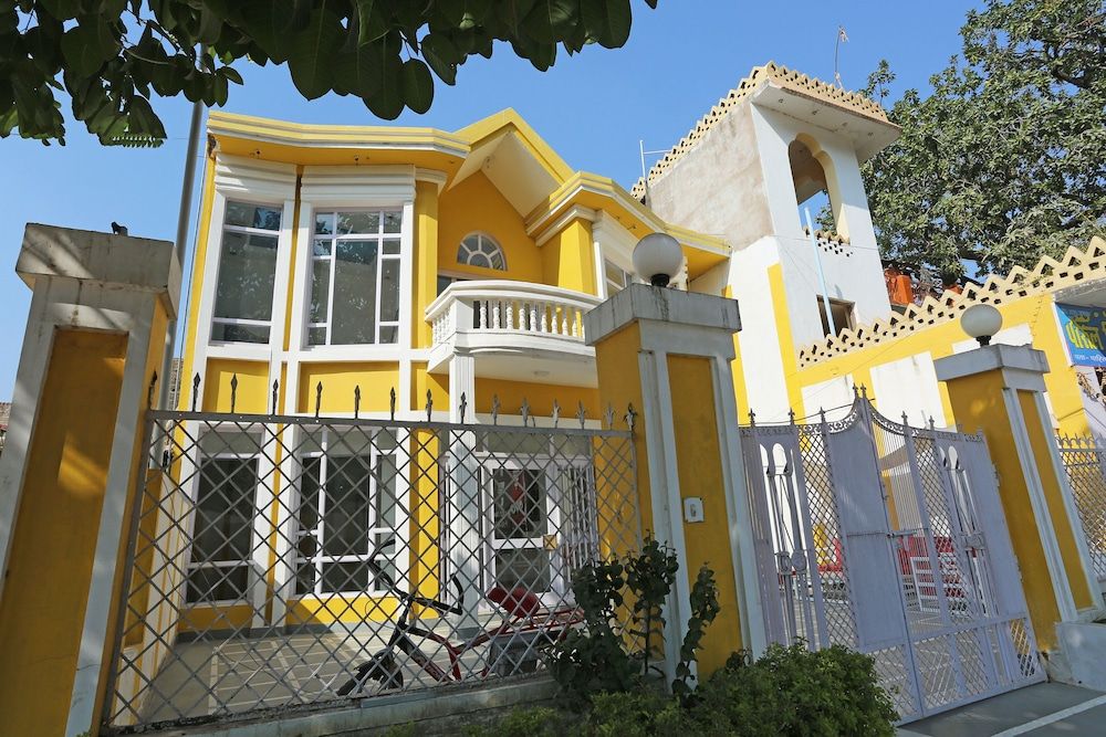 undefined OYO 2877 Hotel Narayana Palace 3