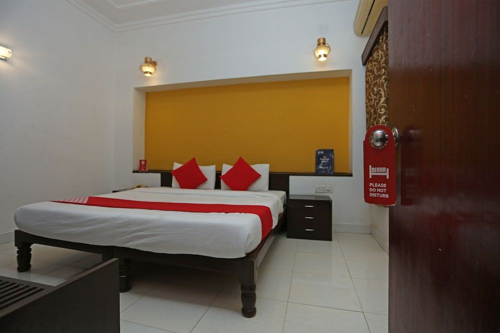 undefined OYO 2877 Hotel Narayana Palace 6