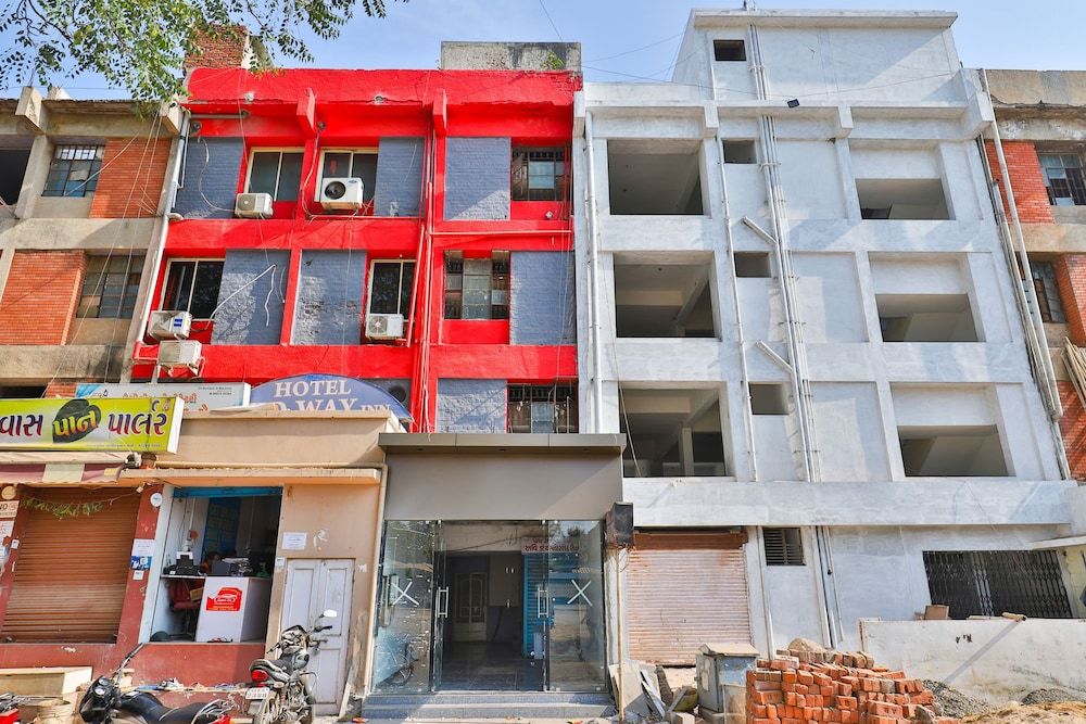 undefined OYO 5904 Hotel Midway Inn 2