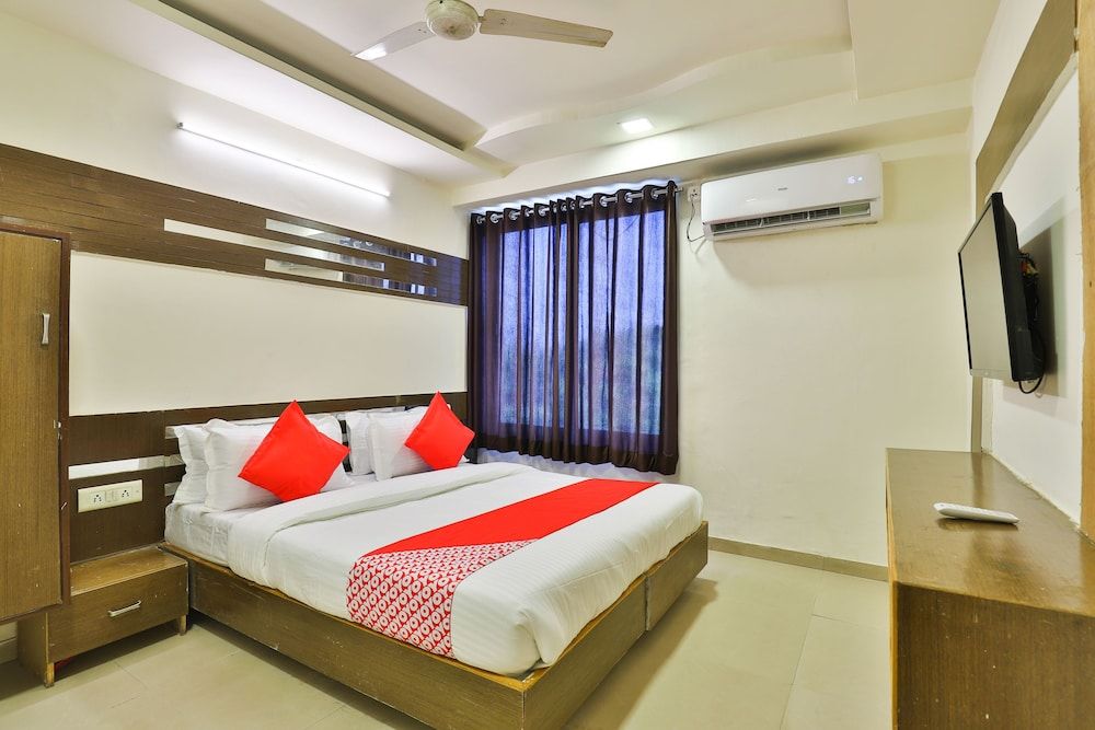 undefined OYO 5904 Hotel Midway Inn 8