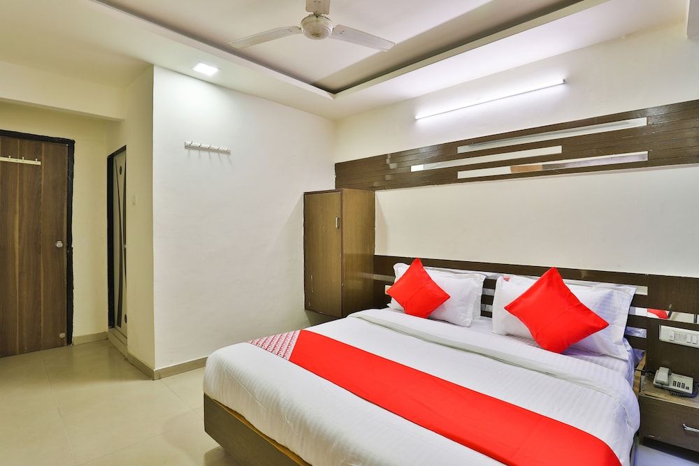 undefined OYO 5904 Hotel Midway Inn 5