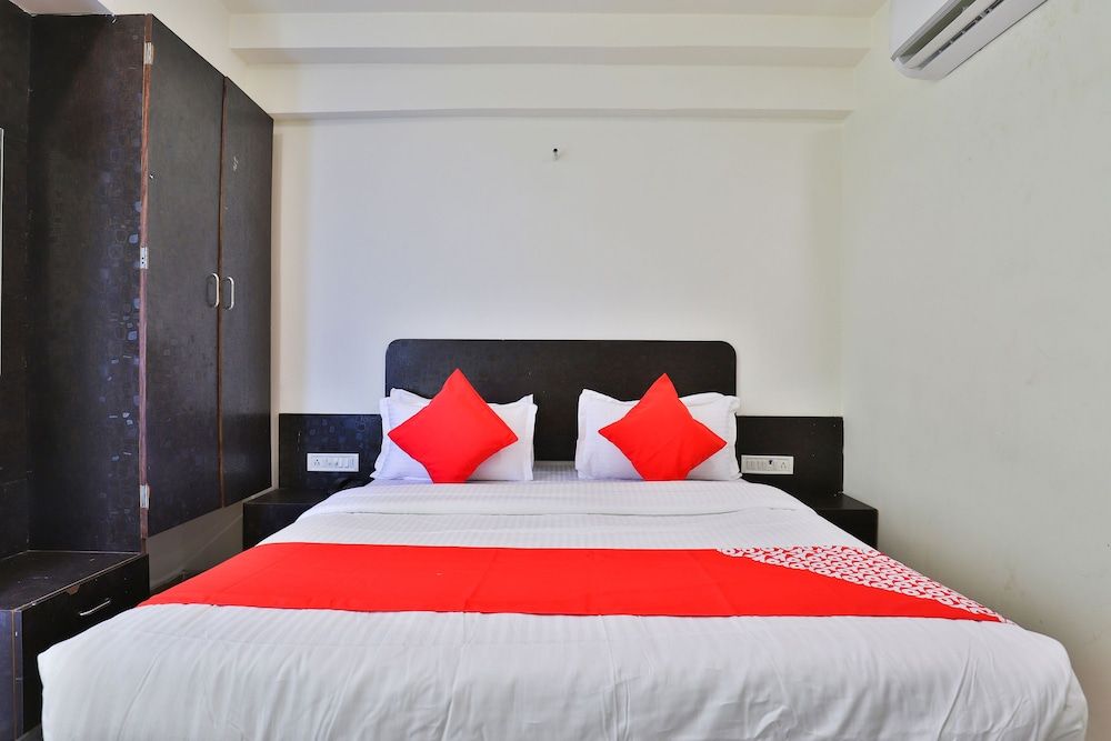 undefined OYO 5904 Hotel Midway Inn 4