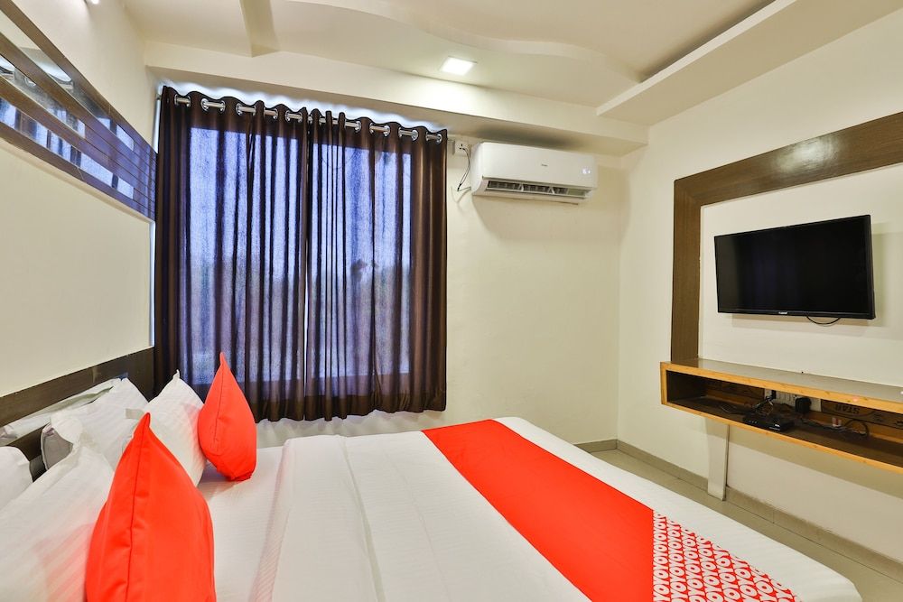 undefined OYO 5904 Hotel Midway Inn 7