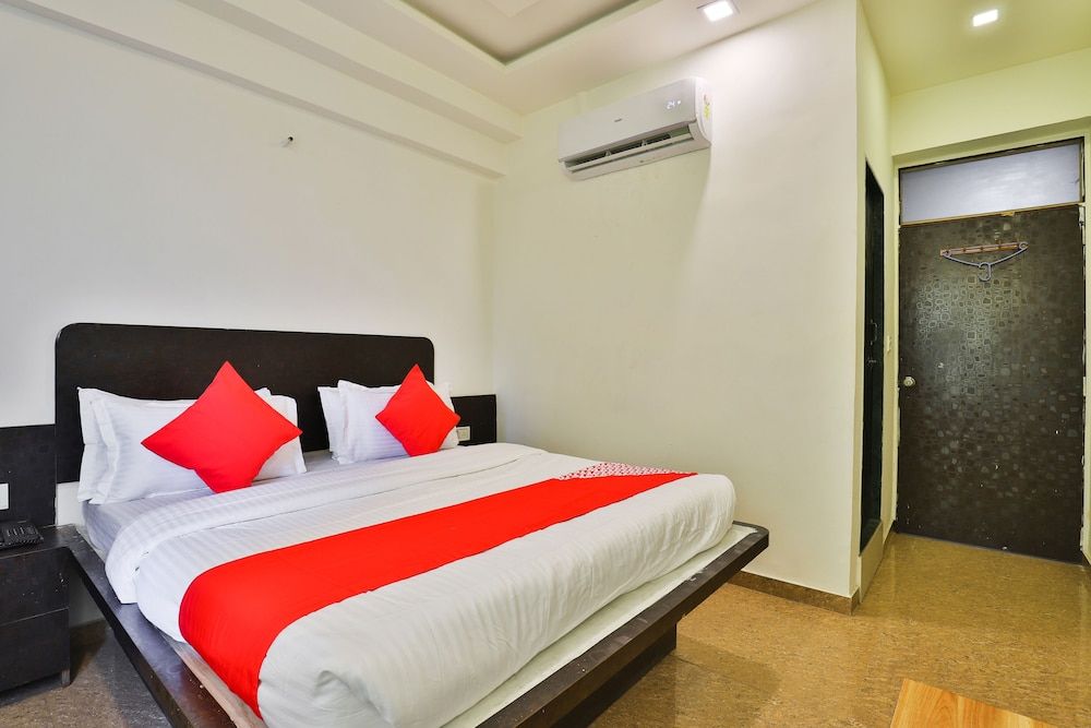 undefined OYO 5904 Hotel Midway Inn 9