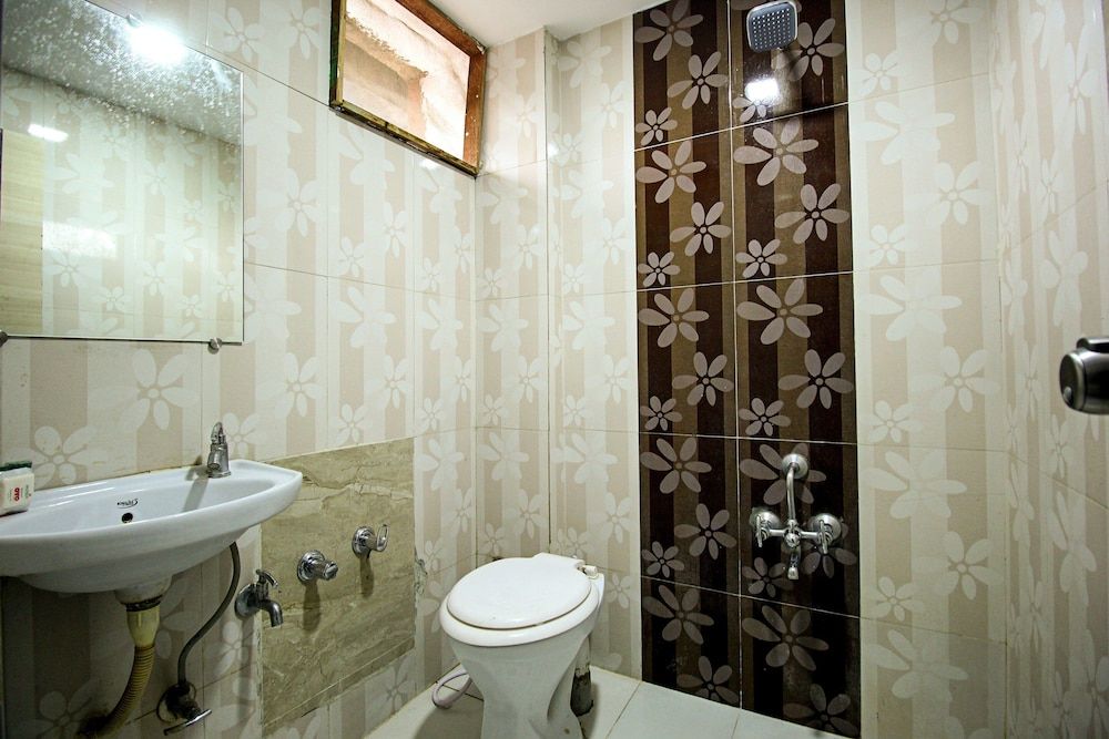 OYO 5904 Hotel Midway Inn Double Room, 1 Queen Bed 5