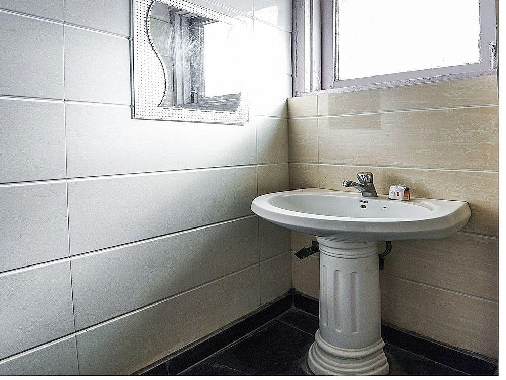 OYO 7304 Stay Jangpura Double or Twin Room 16