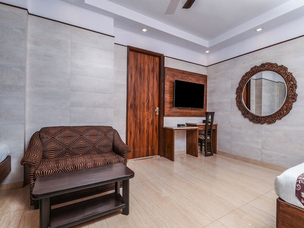 OYO 7304 Stay Jangpura Double or Twin Room 17