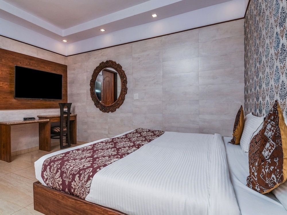 OYO 7304 Stay Jangpura Double or Twin Room 11