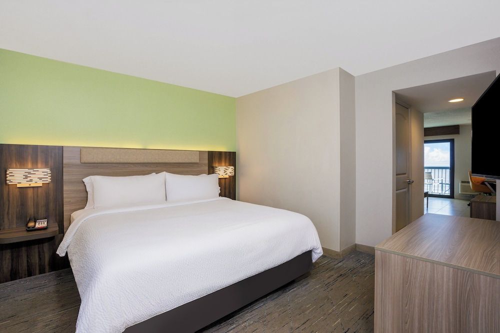 Suite, 1 Bedroom, Balcony, Oceanfront (High Floor)