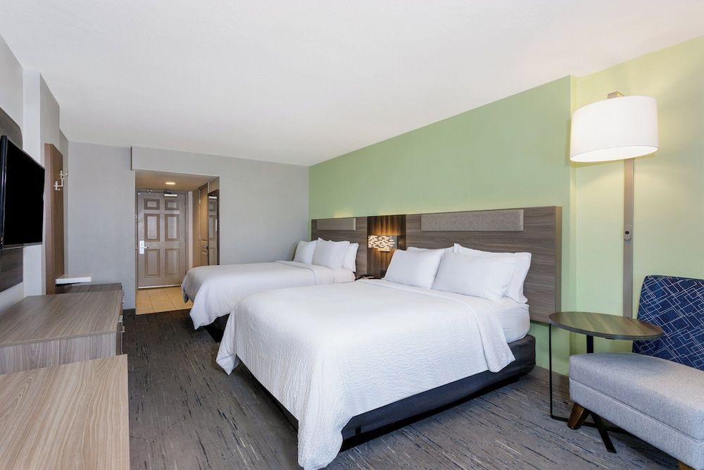Standard Room, 2 Queen Beds, Balcony, Oceanfront (Low Floor)