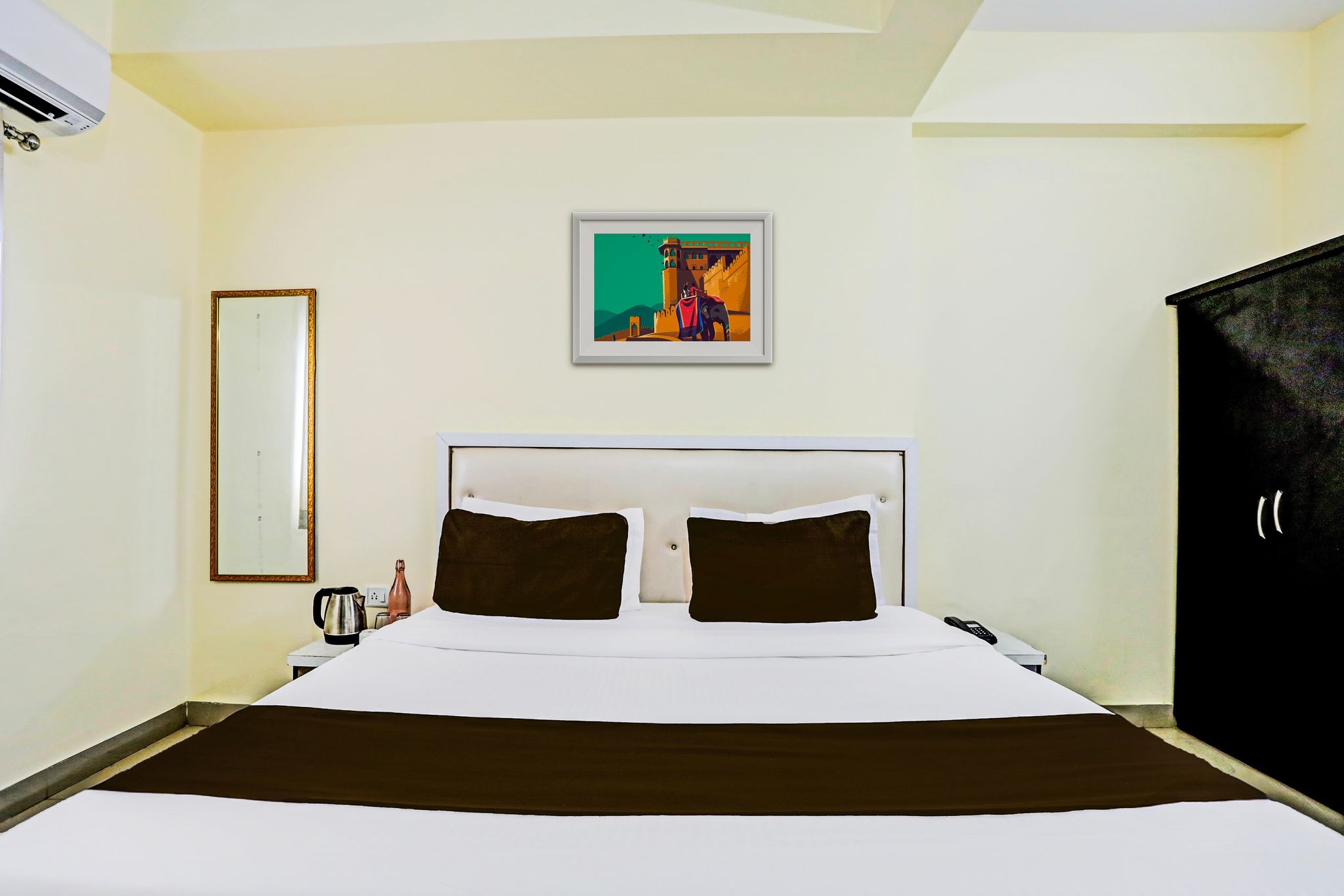 Super Hotel O Hyderabad Gate IIT BHU Classic Room 10