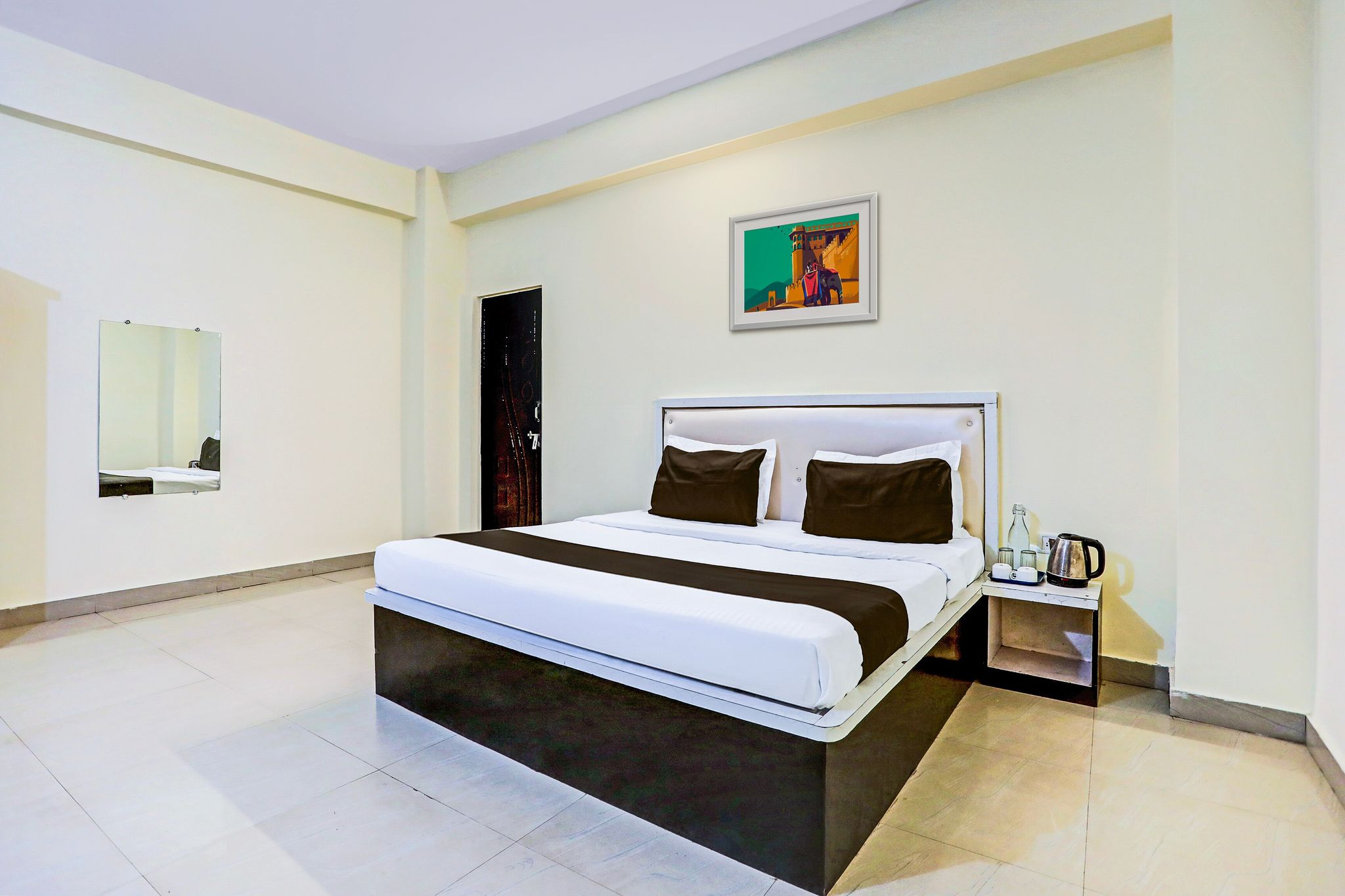 Super Hotel O Hyderabad Gate IIT BHU Classic Room 8